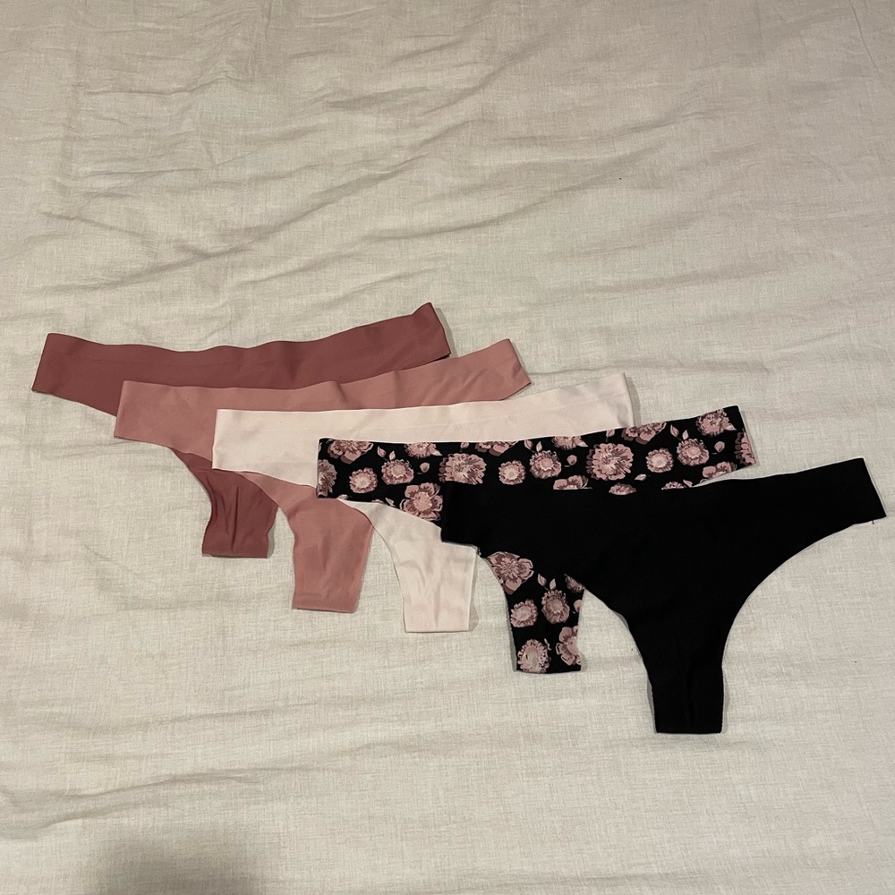 Adrienne Vittadini Things Size Medium